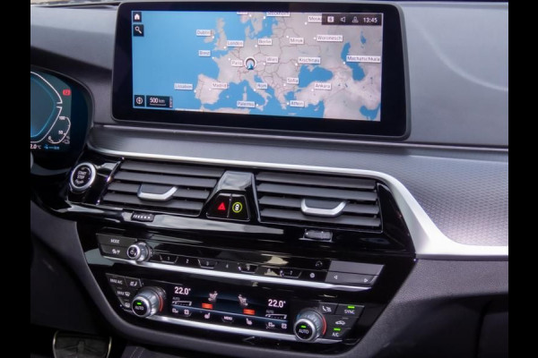 BMW 5 Serie Touring 530e xDrive M-SPORT ** LASER, LEDER, PANORAMA, TREKH, HuD, HiFi, 19-inch LMV ** € 38.700,= onder NP - Ex-BMW AG ** ** INFORMEER OOK NAAR ONZE AANTREKKELIJKE FINANCIAL-LEASE TARIEVEN **