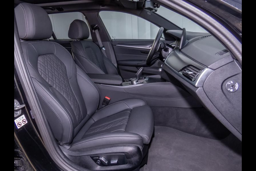BMW 5 Serie Touring 530e xDrive M-SPORT ** LASER, LEDER, PANORAMA, TREKH, HuD, HiFi, 19-inch LMV ** € 38.700,= onder NP - Ex-BMW AG ** ** INFORMEER OOK NAAR ONZE AANTREKKELIJKE FINANCIAL-LEASE TARIEVEN **