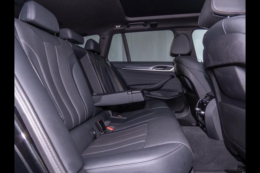 BMW 5 Serie Touring 530e xDrive M-SPORT ** LASER, LEDER, PANORAMA, TREKH, HuD, HiFi, 19-inch LMV ** € 38.700,= onder NP - Ex-BMW AG ** ** INFORMEER OOK NAAR ONZE AANTREKKELIJKE FINANCIAL-LEASE TARIEVEN **