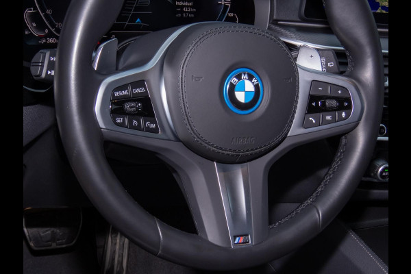 BMW 5 Serie Touring 530e M-SPORT ** LASER, LEDER, PANORAMA, TREKH, CARBON SCHWARZ ** € 38.000,= onder NP - Ex BMW-AG ** ** INFORMEER OOK NAAR ONZE AANTREKKELIJKE FINANCIAL-LEASE TARIEVEN **