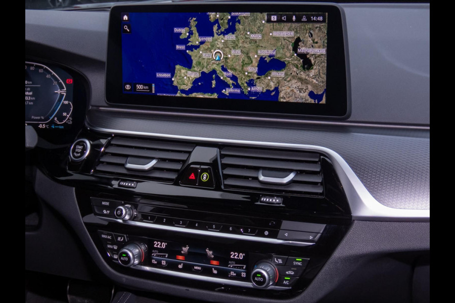 BMW 5 Serie Touring 530e M-SPORT ** LASER, LEDER, PANORAMA, TREKH, CARBON SCHWARZ ** € 38.000,= onder NP - Ex BMW-AG ** ** INFORMEER OOK NAAR ONZE AANTREKKELIJKE FINANCIAL-LEASE TARIEVEN **