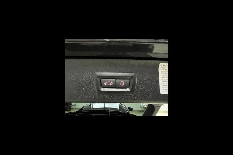 BMW 5 Serie Touring 530e M-SPORT ** LASER, LEDER, PANORAMA, TREKH, CARBON SCHWARZ ** € 38.000,= onder NP - Ex BMW-AG ** ** INFORMEER OOK NAAR ONZE AANTREKKELIJKE FINANCIAL-LEASE TARIEVEN **