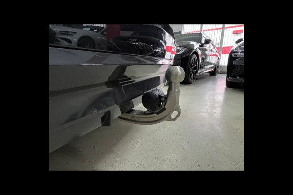 BMW 5 Serie Touring 530e M-SPORT ** LASER, LEDER, PANORAMA, TREKH, CARBON SCHWARZ ** € 38.000,= onder NP - Ex BMW-AG ** ** INFORMEER OOK NAAR ONZE AANTREKKELIJKE FINANCIAL-LEASE TARIEVEN **