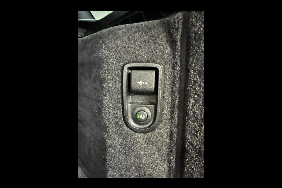BMW 5 Serie Touring 530e M-SPORT ** LASER, LEDER, PANORAMA, TREKH, CARBON SCHWARZ ** € 38.000,= onder NP - Ex BMW-AG ** ** INFORMEER OOK NAAR ONZE AANTREKKELIJKE FINANCIAL-LEASE TARIEVEN **