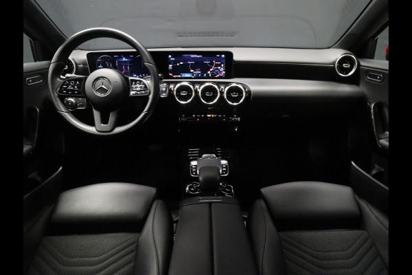 Mercedes-Benz A-Klasse 180 Business Solution Luxury [CAMERA, APPLE CARPLAY, ANDROID AUTO, STOELVERW., FLIPPERS, NIEUWSTAAT]
