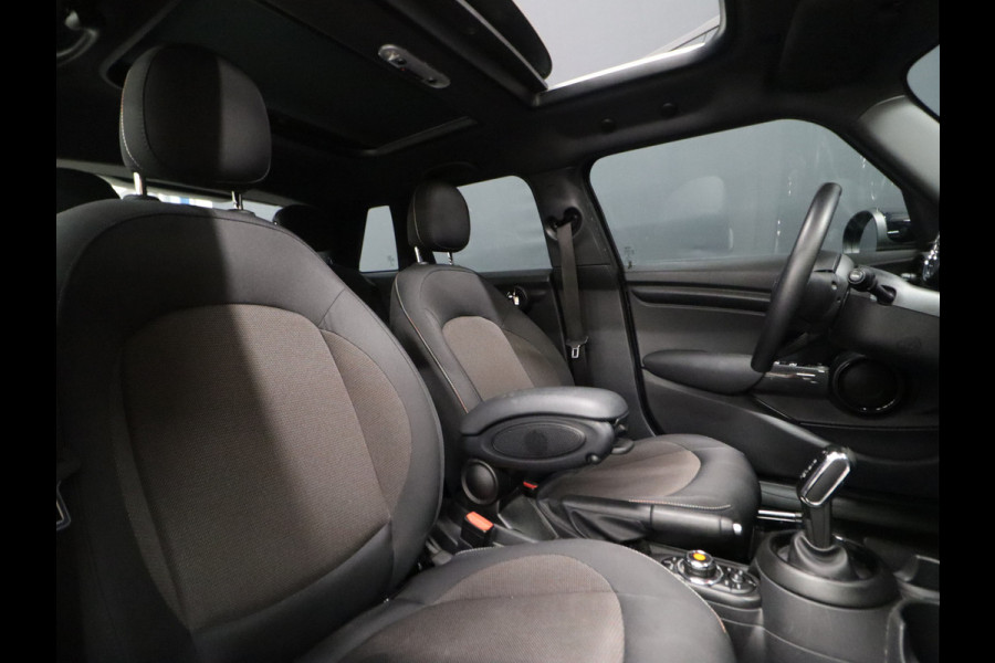 MINI Mini 1.5 Cooper Business Edition AUT. [SCHUIFKANTELDAK, APPLE CARPLAY, PARKEERSENSOREN, NAVIGATIE, BLUETOOTH, NIEUWSTAAT]