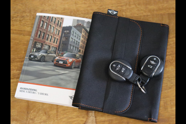MINI Mini 1.5 Cooper Business Edition AUT. [SCHUIFKANTELDAK, APPLE CARPLAY, PARKEERSENSOREN, NAVIGATIE, BLUETOOTH, NIEUWSTAAT]
