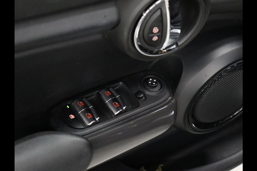 MINI Mini 1.5 Cooper Business Edition AUT. [SCHUIFKANTELDAK, APPLE CARPLAY, PARKEERSENSOREN, NAVIGATIE, BLUETOOTH, NIEUWSTAAT]