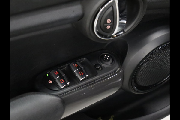 MINI Mini 1.5 Cooper Business Edition AUT. [SCHUIFKANTELDAK, APPLE CARPLAY, PARKEERSENSOREN, NAVIGATIE, BLUETOOTH, NIEUWSTAAT]