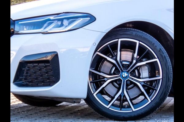 BMW 5 Serie Touring 530e M-SPORT ** LASER, LEDER, PANORAMA, TREKH, HuD, H&K Sound ** € 39.000,= onder NP - Ex. BMW-AG ** ** INFORMEER OOK NAAR ONZE AANTREKKELIJKE FINANCIAL-LEASE TARIEVEN **