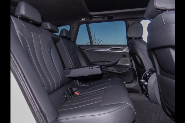 BMW 5 Serie Touring 530e M-SPORT ** LASER, LEDER, PANORAMA, TREKH, HuD, H&K Sound ** € 39.000,= onder NP - Ex. BMW-AG ** ** INFORMEER OOK NAAR ONZE AANTREKKELIJKE FINANCIAL-LEASE TARIEVEN **