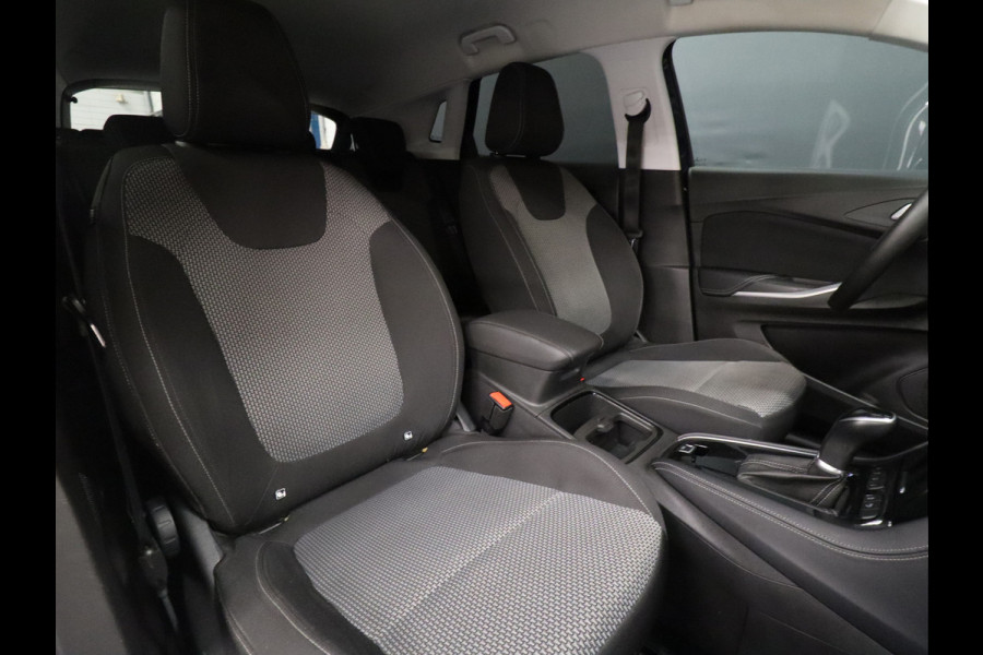 Opel Grandland X 1.2 Turbo Business Executive [APPLE CARPLAY, ANDROID AUTO, PARKEERSENSOR V+A, STUUR VERWARMD, NIEUWSTAAT]