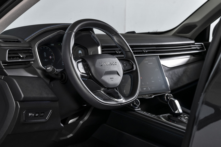 Lynk & Co 01 1.5 PHEV 261 PK MY22 | 360 Camera | 7.4 kWh Boordlader | S/K-panodak | Adapt. Cruise | Memory | Elek. klep | LM 20" | 7729