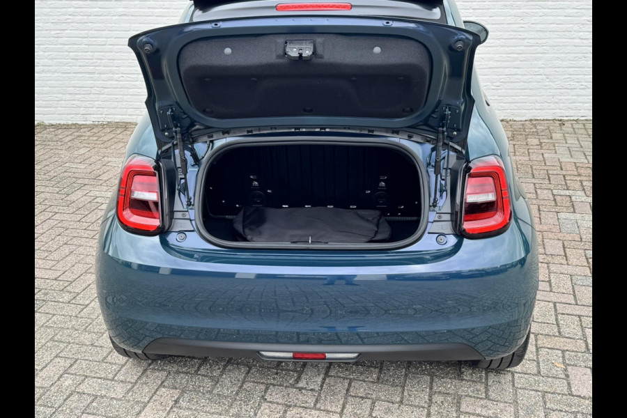Fiat 500E CABRIO 42 kWh Ocean Green metallic Cruise control Climate control Apple / Android DAB Radio Navigatie