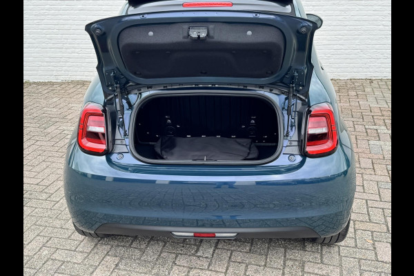 Fiat 500E CABRIO 42 kWh Ocean Green metallic Cruise control Climate control Apple / Android DAB Radio Navigatie