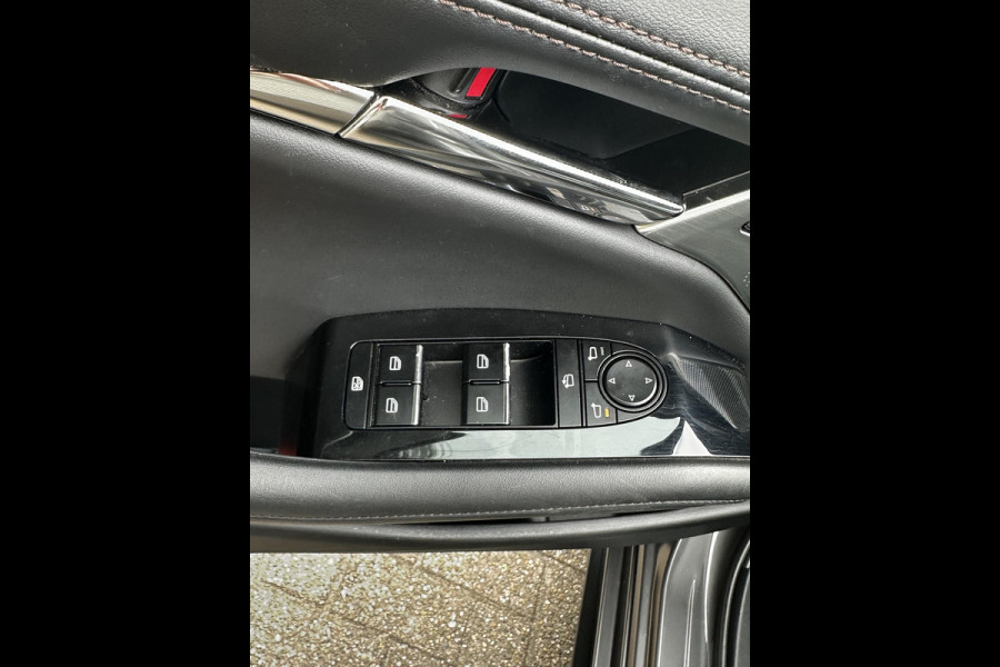 Mazda 3 2.0 e-SkyActiv-X M Hybrid 180 Luxury AUTOMAAT | DEALERONDERHOUDEN | AFNEEMBARE TREKHAAK | NL AUTO | LEER |