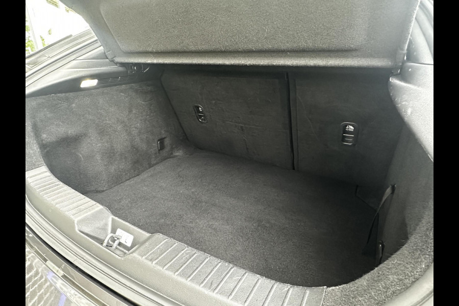 Mazda 3 2.0 e-SkyActiv-X M Hybrid 180 Luxury AUTOMAAT | DEALERONDERHOUDEN | AFNEEMBARE TREKHAAK | NL AUTO | LEER |