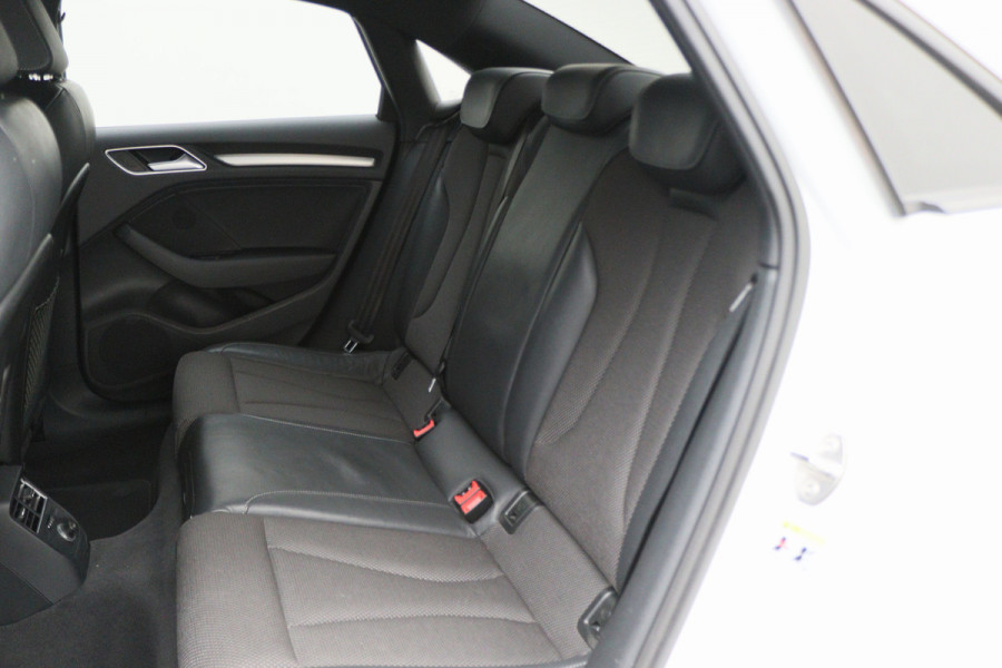 Audi A3 Limousine 35 TFSI CoD Sport S Line Edition Automaat LED, Navigatie, Climate, Cruise, PDC, 18"