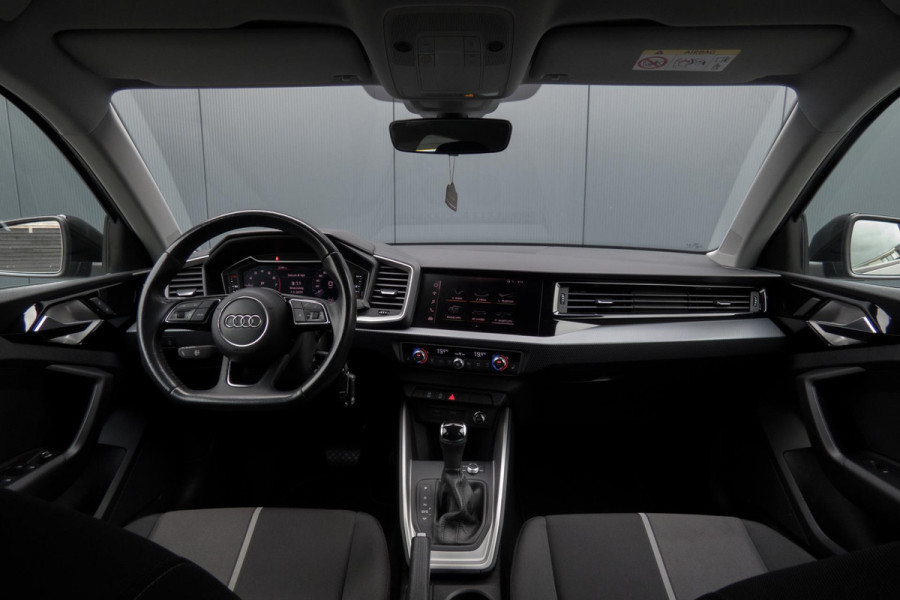 Audi A1 Sportback 25 TFSI S edition | S-LINE | LED KOPLAMPEN | STOELVERWARMING | LED ACHTERLICHTEN | AFGEVLAKT STUUR