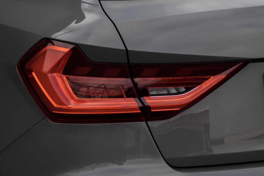 Audi A1 Sportback 25 TFSI S edition | S-LINE | LED KOPLAMPEN | STOELVERWARMING | LED ACHTERLICHTEN | AFGEVLAKT STUUR