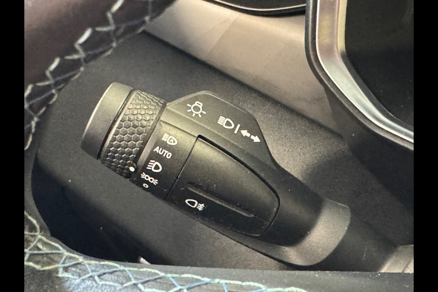 Lynk & Co 01 1.5 AUT. PLUG-IN HYBRIDE PANORAMADAK AIRCO CAMERA CRUISE PDC STOELVERWARMING APPLE CARPLAY