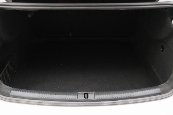 Audi A3 Limousine 35 TFSI CoD Sport S Line Edition Automaat LED, Navigatie, Climate, Cruise, PDC, 18"
