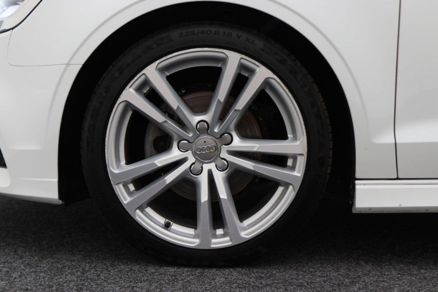 Audi A3 Limousine 35 TFSI CoD Sport S Line Edition Automaat LED, Navigatie, Climate, Cruise, PDC, 18"