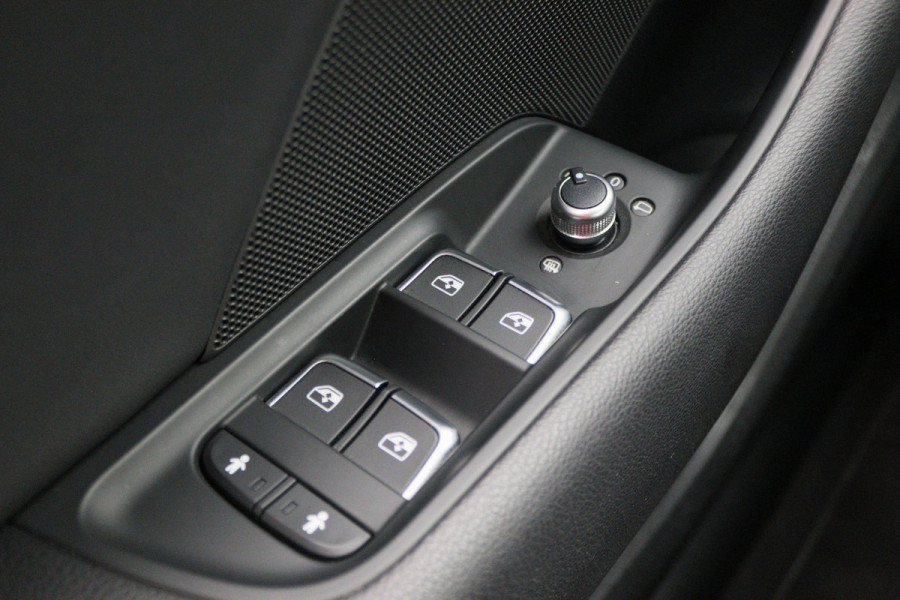 Audi A3 Limousine 35 TFSI CoD Sport S Line Edition Automaat LED, Navigatie, Climate, Cruise, PDC, 18"