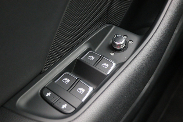 Audi A3 Limousine 35 TFSI CoD Sport S Line Edition Automaat LED, Navigatie, Climate, Cruise, PDC, 18"