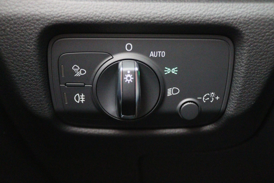 Audi A3 Limousine 35 TFSI CoD Sport S Line Edition Automaat LED, Navigatie, Climate, Cruise, PDC, 18"