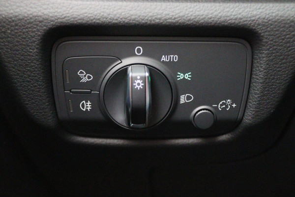 Audi A3 Limousine 35 TFSI CoD Sport S Line Edition Automaat LED, Navigatie, Climate, Cruise, PDC, 18"