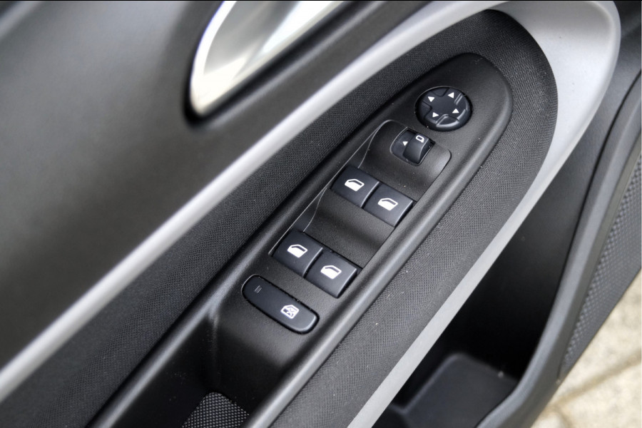 Jeep Avenger Longitude 54 kWh Navigatie | Stoelverwarming | Apple/ Android Carplay