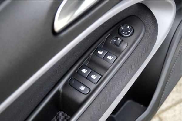 Jeep Avenger Longitude 54 kWh Navigatie | Stoelverwarming | Apple/ Android Carplay