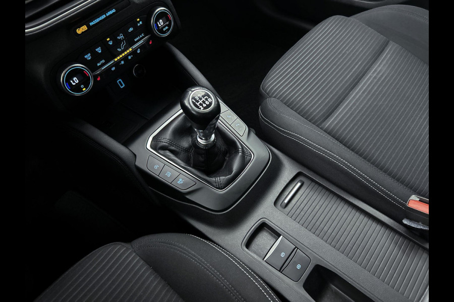 Ford Focus 1.0 EcoBoost Titanium Business (TREKHAAK AFNEEMBAAR, CARPLAY, STUUR/-STOELVERWARMING, CAMERA, B&O, ADAPTIVE CRUISE)