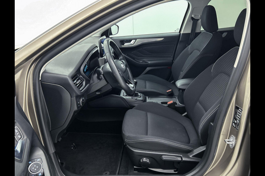 Ford Focus 1.0 EcoBoost Titanium Business (TREKHAAK AFNEEMBAAR, CARPLAY, STUUR/-STOELVERWARMING, CAMERA, B&O, ADAPTIVE CRUISE)