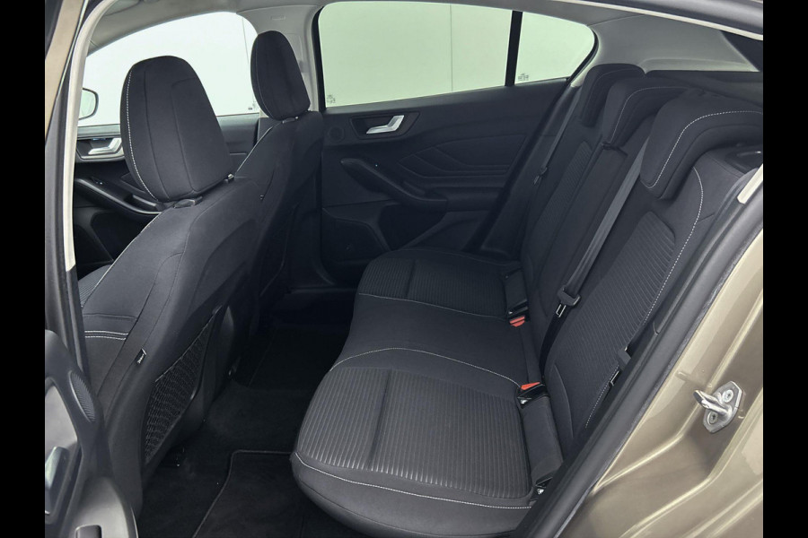 Ford Focus 1.0 EcoBoost Titanium Business (TREKHAAK AFNEEMBAAR, CARPLAY, STUUR/-STOELVERWARMING, CAMERA, B&O, ADAPTIVE CRUISE)