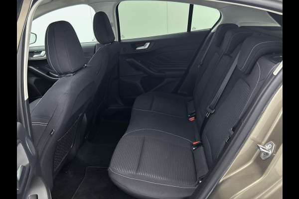 Ford Focus 1.0 EcoBoost Titanium Business (TREKHAAK AFNEEMBAAR, CARPLAY, STUUR/-STOELVERWARMING, CAMERA, B&O, ADAPTIVE CRUISE)