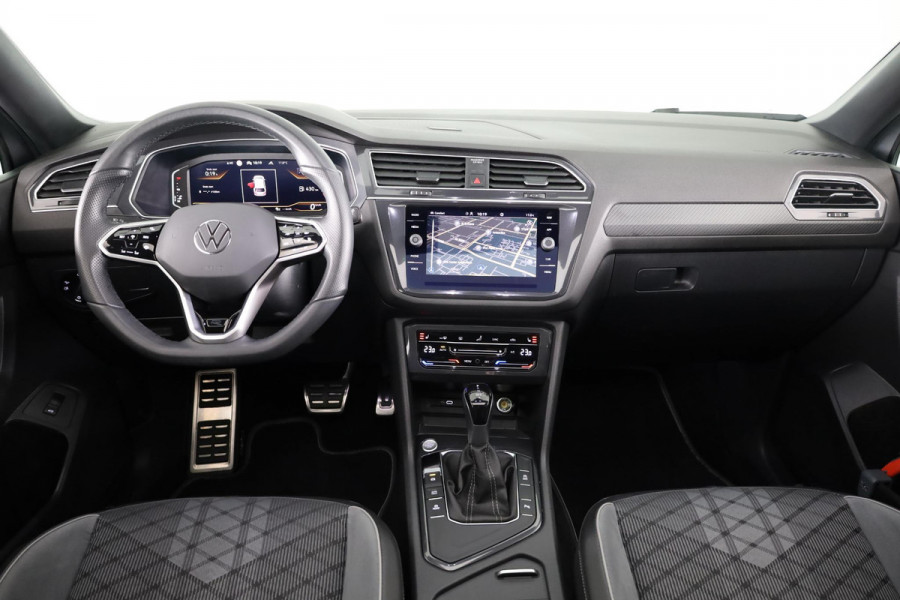 Volkswagen Tiguan Allspace 1.5 TSI R-Line Business 7p. 150 pk | Verlengde garantie | Navigatie | Panoramadak | Parkeersensoren | Adaptieve cruise control | Stoelverwarming | Matrix LED koplampen |