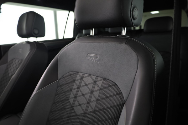 Volkswagen Tiguan Allspace 1.5 TSI R-Line Business 7p. 150 pk | Verlengde garantie | Navigatie | Panoramadak | Parkeersensoren | Adaptieve cruise control | Stoelverwarming | Matrix LED koplampen |