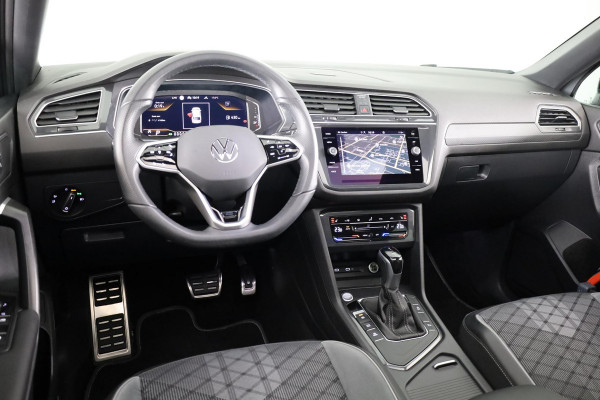 Volkswagen Tiguan Allspace 1.5 TSI R-Line Business 7p. 150 pk | Verlengde garantie | Navigatie | Panoramadak | Parkeersensoren | Adaptieve cruise control | Stoelverwarming | Matrix LED koplampen |