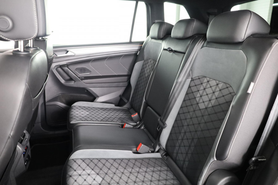 Volkswagen Tiguan Allspace 1.5 TSI R-Line Business 7p. 150 pk | Verlengde garantie | Navigatie | Panoramadak | Parkeersensoren | Adaptieve cruise control | Stoelverwarming | Matrix LED koplampen |