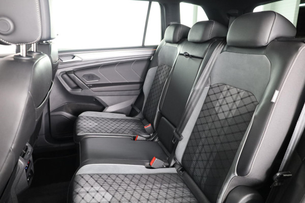 Volkswagen Tiguan Allspace 1.5 TSI R-Line Business 7p. 150 pk | Verlengde garantie | Navigatie | Panoramadak | Parkeersensoren | Adaptieve cruise control | Stoelverwarming | Matrix LED koplampen |