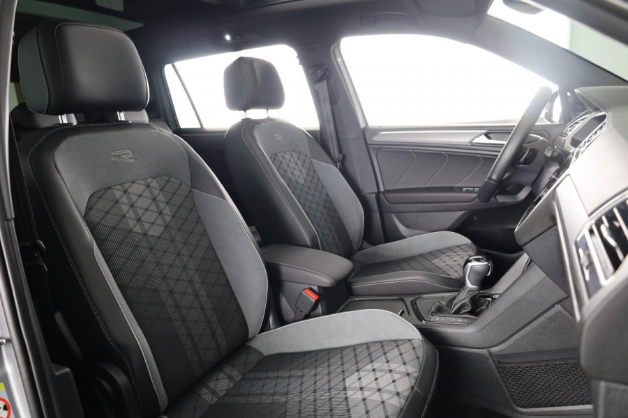 Volkswagen Tiguan Allspace 1.5 TSI R-Line Business 7p. 150 pk | Verlengde garantie | Navigatie | Panoramadak | Parkeersensoren | Adaptieve cruise control | Stoelverwarming | Matrix LED koplampen |