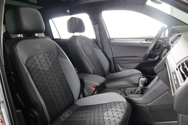 Volkswagen Tiguan Allspace 1.5 TSI R-Line Business 7p. 150 pk | Verlengde garantie | Navigatie | Panoramadak | Parkeersensoren | Adaptieve cruise control | Stoelverwarming | Matrix LED koplampen |