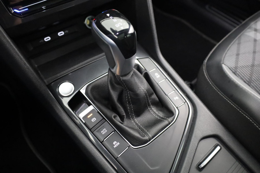 Volkswagen Tiguan Allspace 1.5 TSI R-Line Business 7p. 150 pk | Verlengde garantie | Navigatie | Panoramadak | Parkeersensoren | Adaptieve cruise control | Stoelverwarming | Matrix LED koplampen |