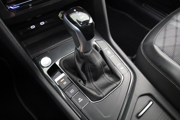 Volkswagen Tiguan Allspace 1.5 TSI R-Line Business 7p. 150 pk | Verlengde garantie | Navigatie | Panoramadak | Parkeersensoren | Adaptieve cruise control | Stoelverwarming | Matrix LED koplampen |