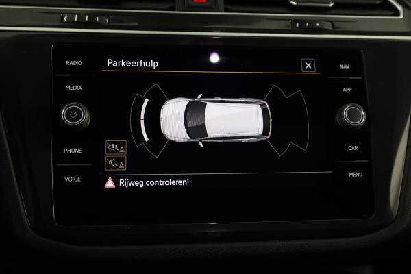 Volkswagen Tiguan Allspace 1.5 TSI R-Line Business 7p. 150 pk | Verlengde garantie | Navigatie | Panoramadak | Parkeersensoren | Adaptieve cruise control | Stoelverwarming | Matrix LED koplampen |
