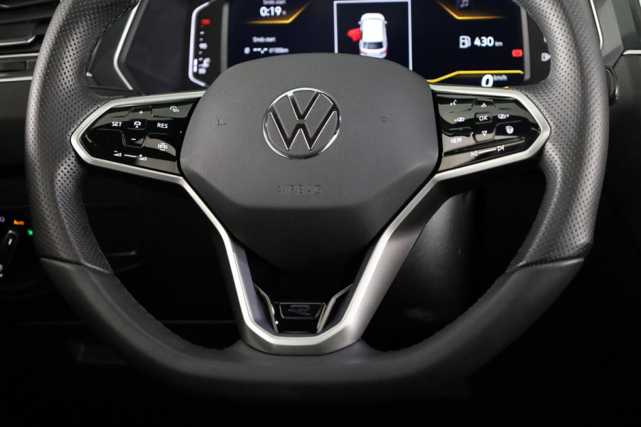 Volkswagen Tiguan Allspace 1.5 TSI R-Line Business 7p. 150 pk | Verlengde garantie | Navigatie | Panoramadak | Parkeersensoren | Adaptieve cruise control | Stoelverwarming | Matrix LED koplampen |