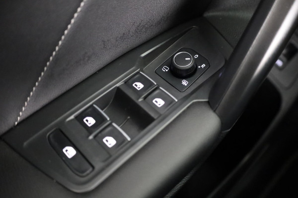 Volkswagen Tiguan Allspace 1.5 TSI R-Line Business 7p. 150 pk | Verlengde garantie | Navigatie | Panoramadak | Parkeersensoren | Adaptieve cruise control | Stoelverwarming | Matrix LED koplampen |