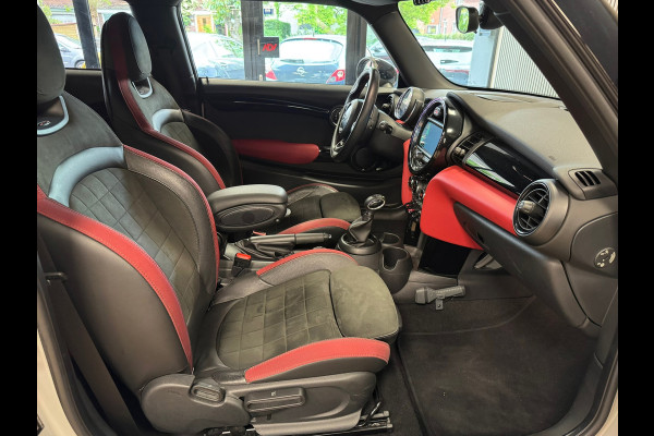MINI Mini 1.5 Cooper JOHN COOPER WORKS EDITION AUT. NAVIGATIE PDC CRUISE APPLE CARPLAY STOELVERWARMING AIRCO START/STOP